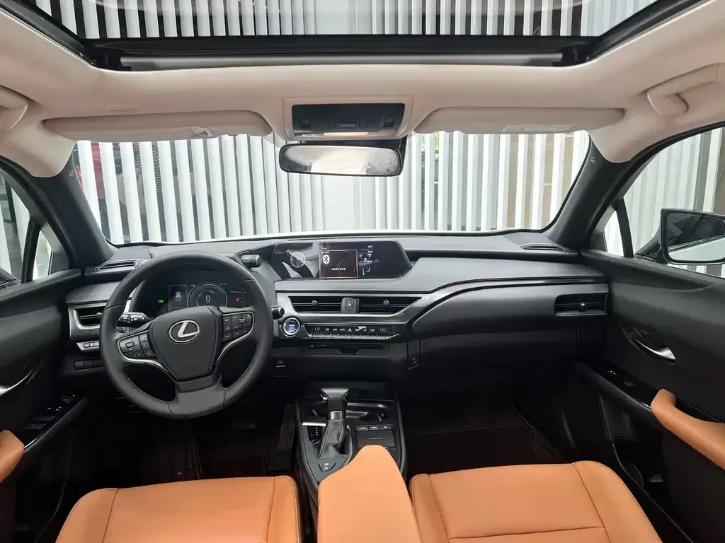 Lexus UX — фото 9
