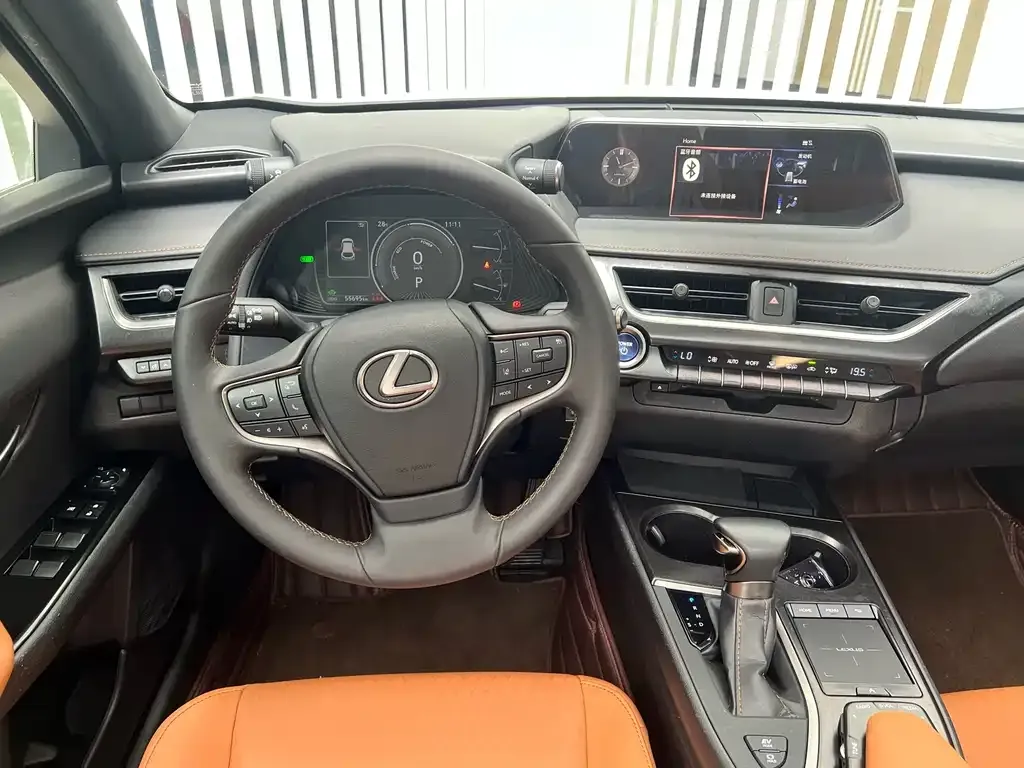 Lexus UX — фото 5