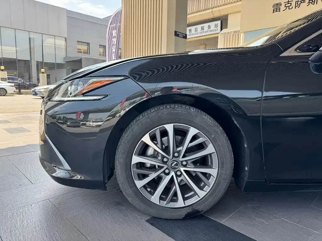 Lexus ES — фото 8