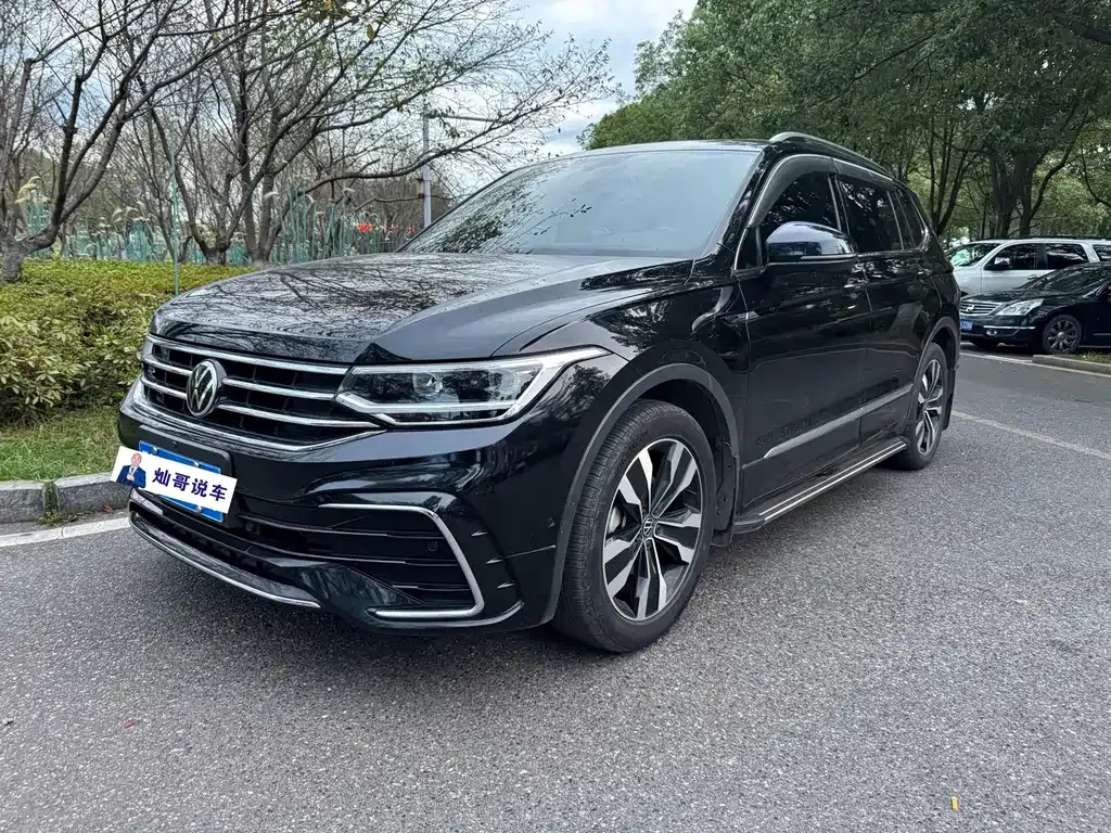 Volkswagen Tiguan L — фото 1