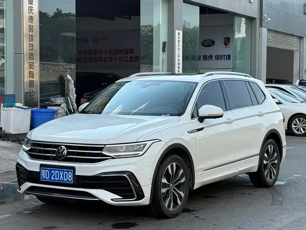 Volkswagen Tiguan L — фото 1