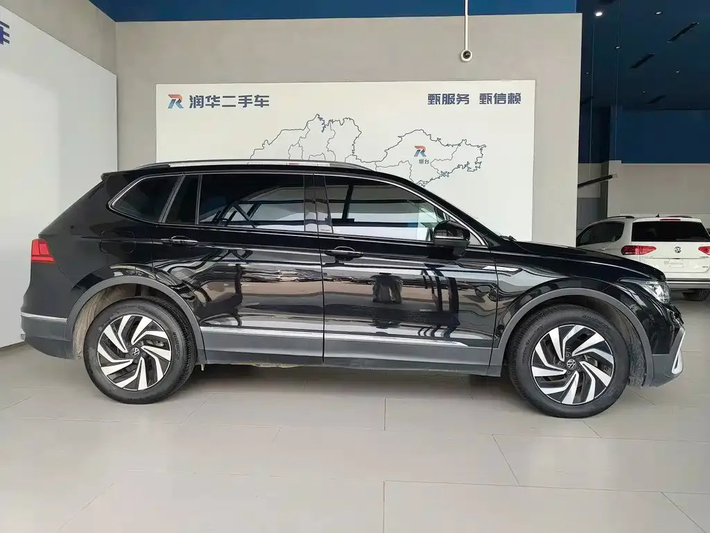 Volkswagen Tiguan L — фото 4