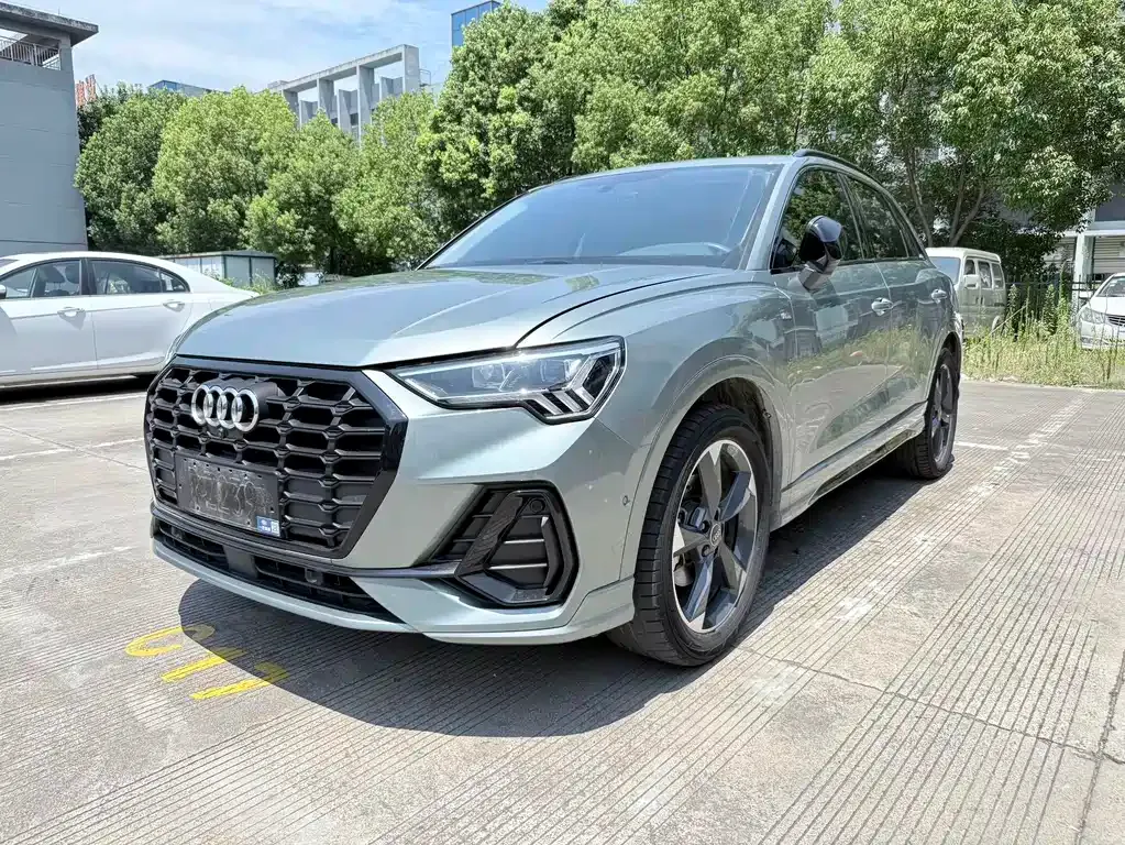 Audi Q3 — фото 1