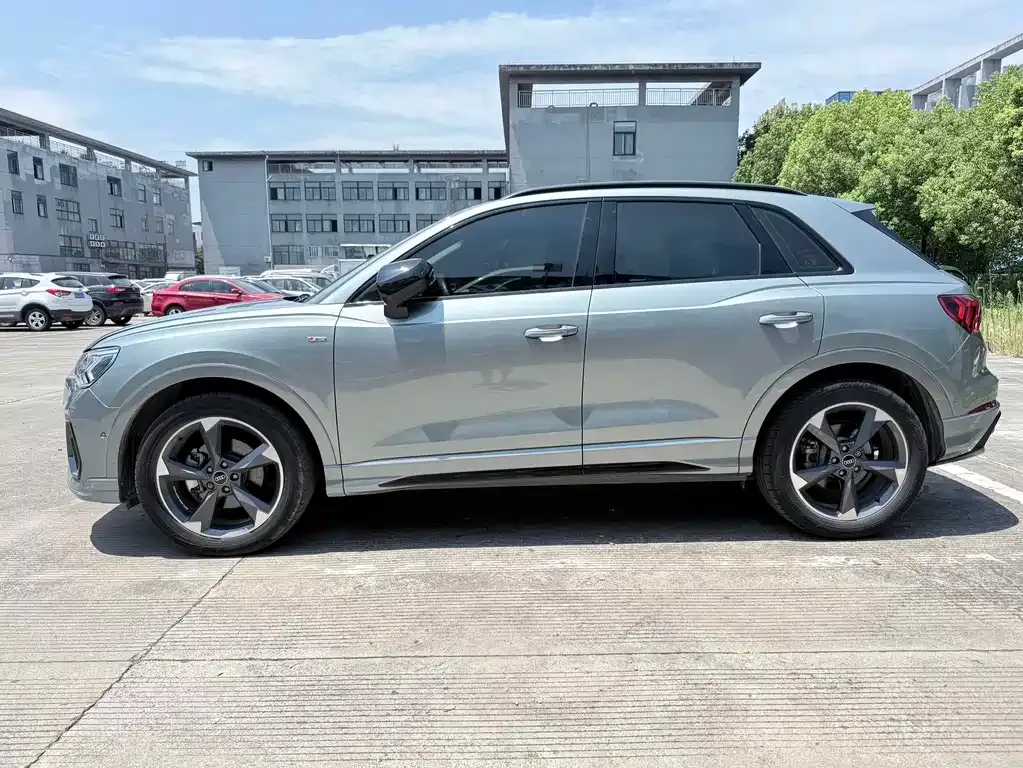 Audi Q3 — фото 10