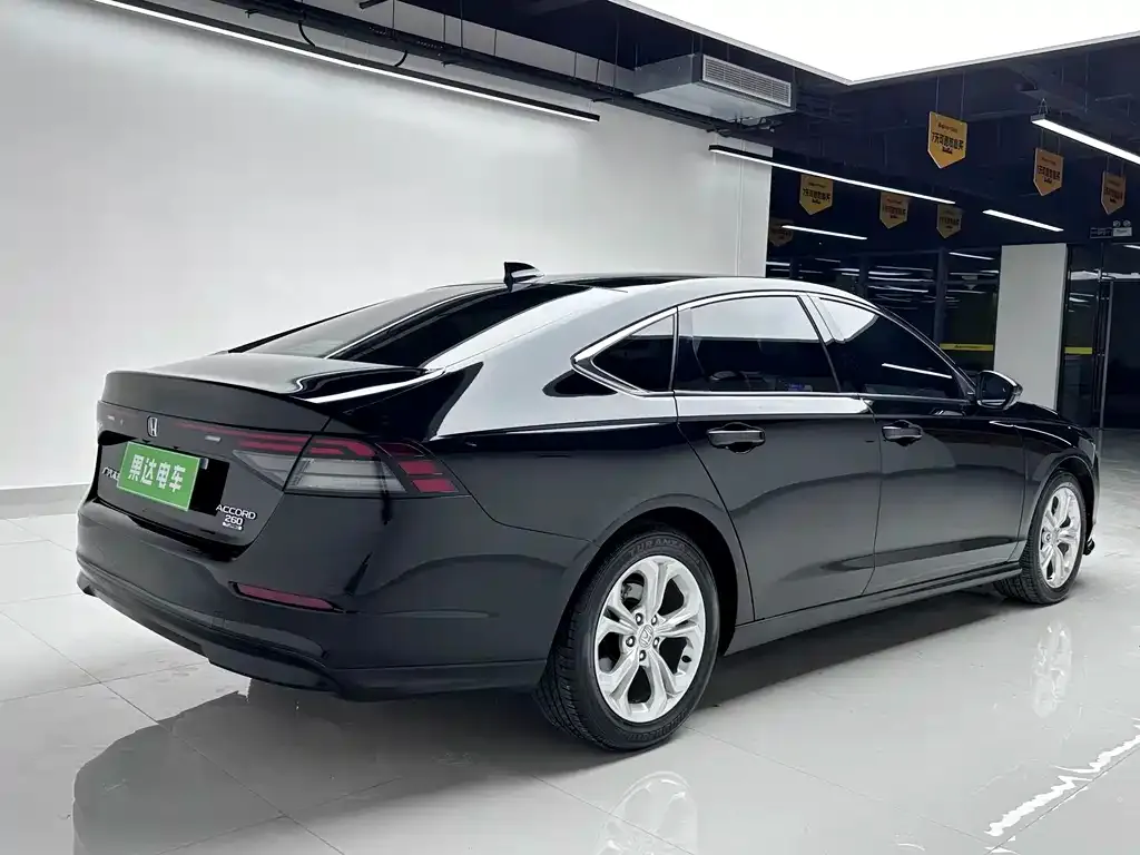 Honda Accord — фото 10