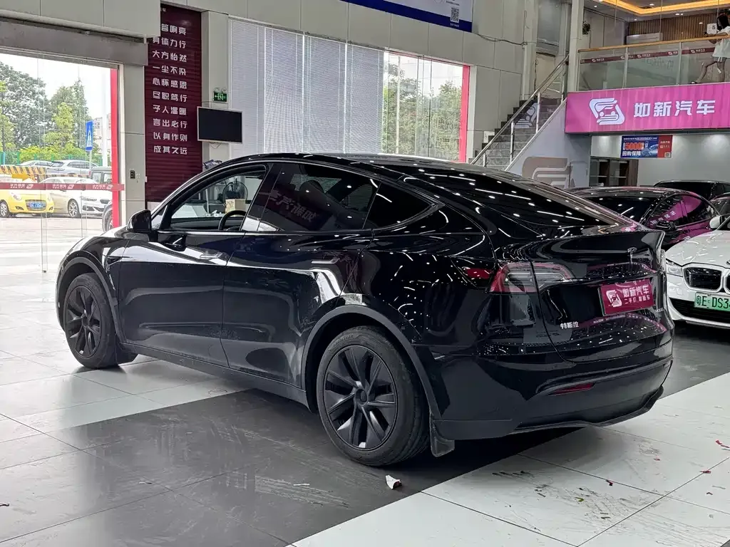 Tesla Model Y — фото 6