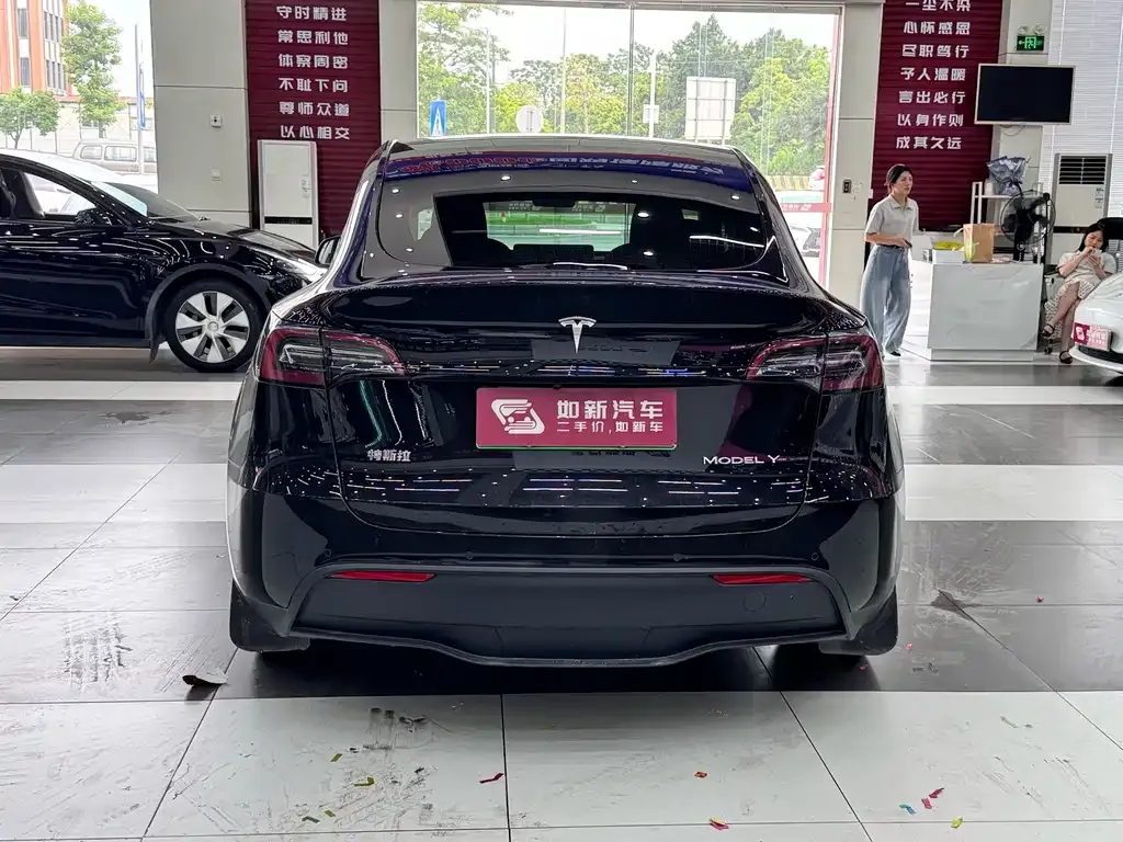 Tesla Model Y — фото 8