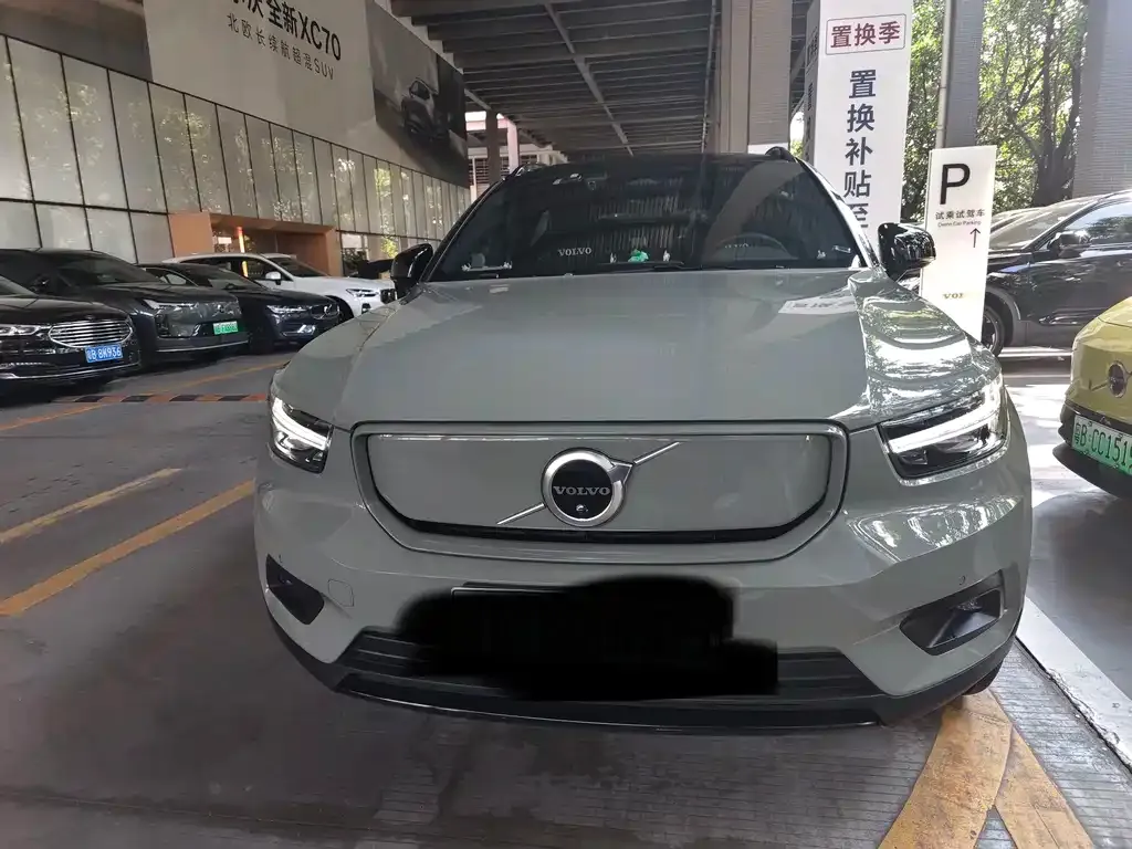 Volvo XC40 NEV — фото 8