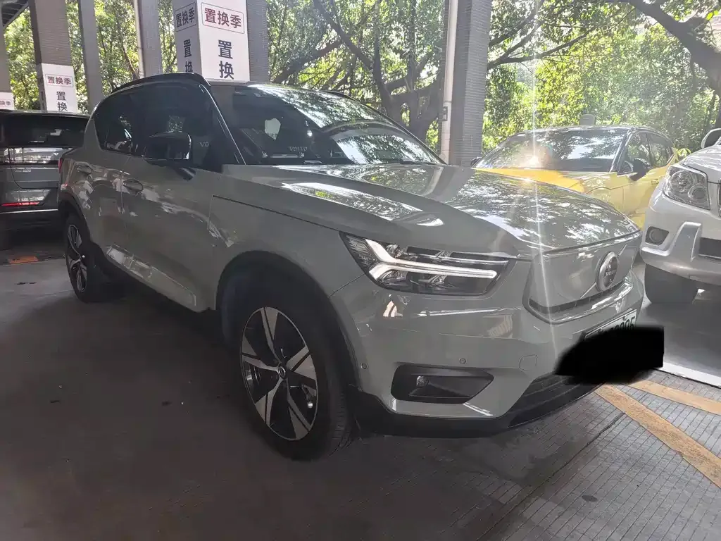 Volvo XC40 NEV — фото 3