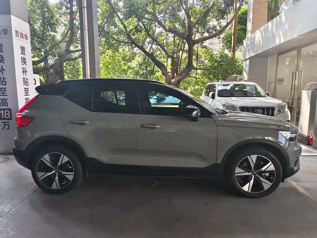 Volvo XC40 NEV — фото 5
