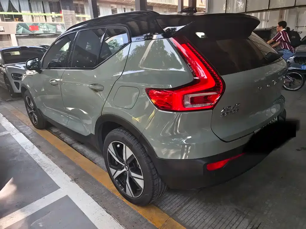 Volvo XC40 NEV — фото 10
