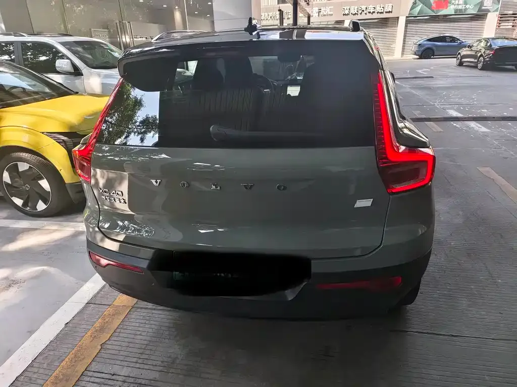 Volvo XC40 NEV — фото 4