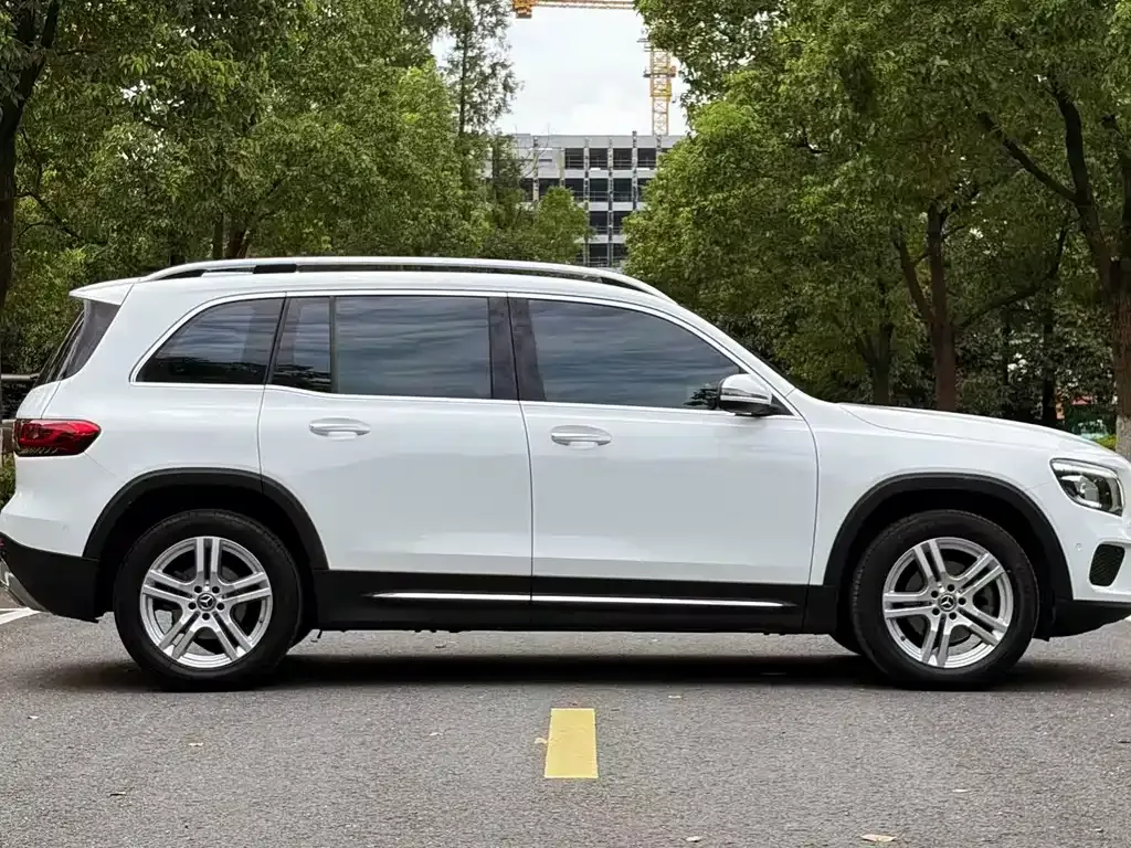 Mercedes-Benz GLB — фото 9