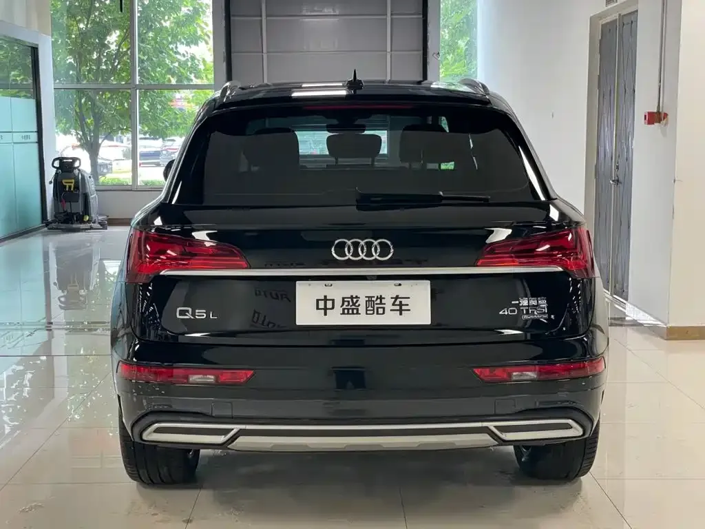 Audi Q5L — фото 6