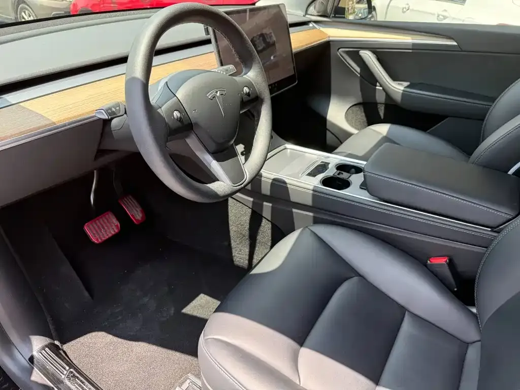 Tesla Model Y — фото 6