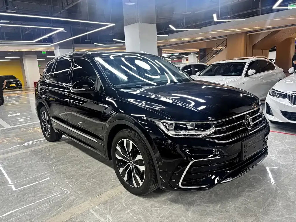 Volkswagen Tiguan L — фото 2
