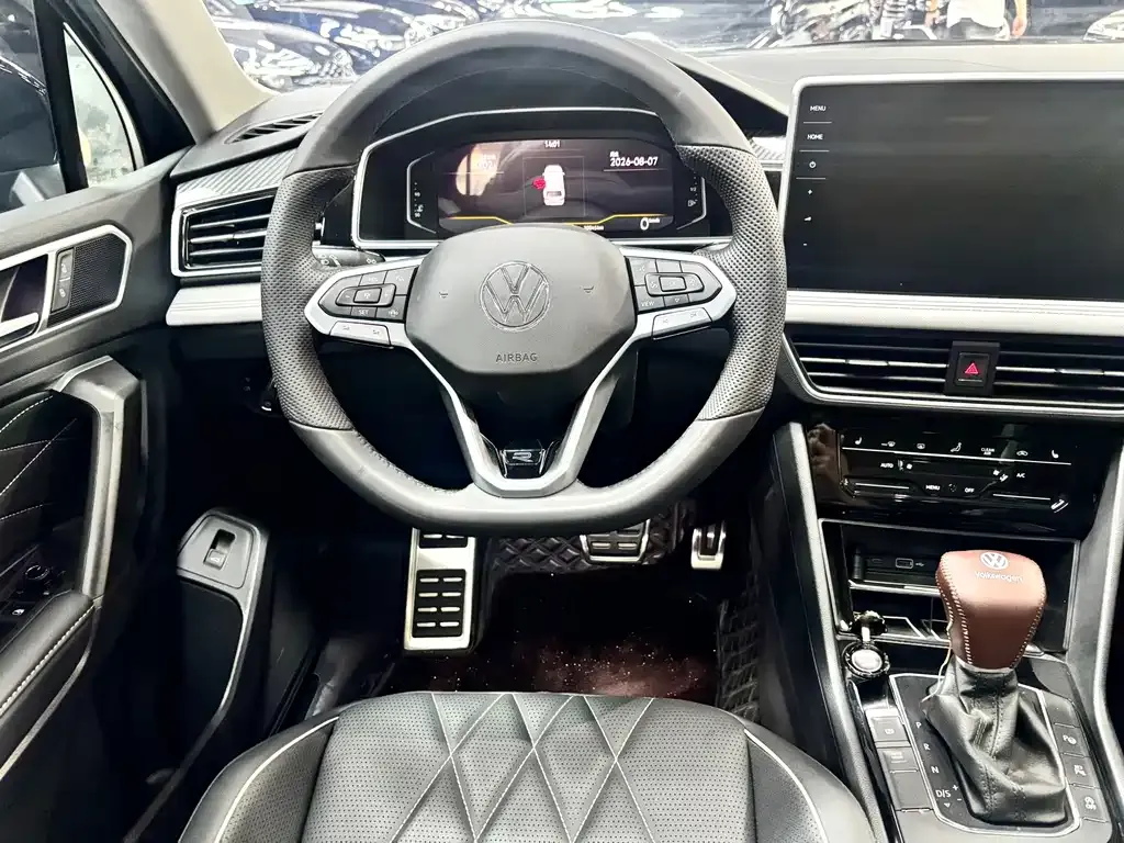 Volkswagen Tiguan L — фото 9