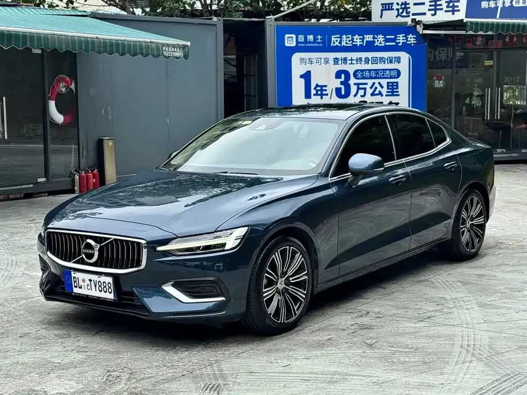 Volvo S60 — фото 1