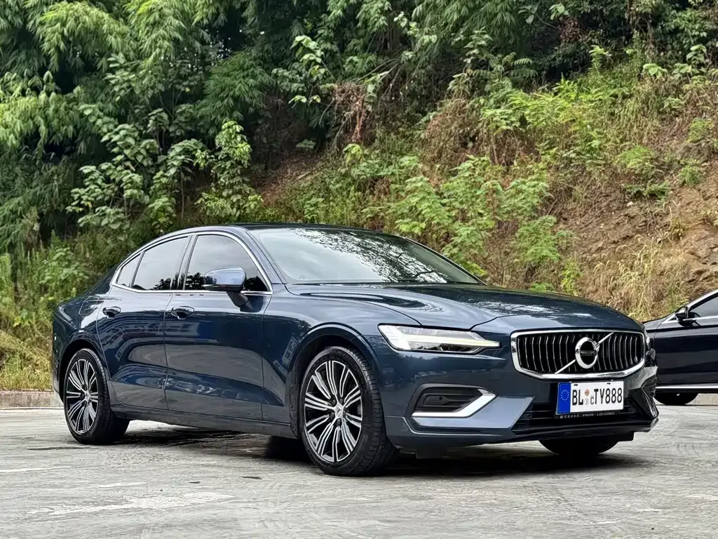 Volvo S60 — фото 8