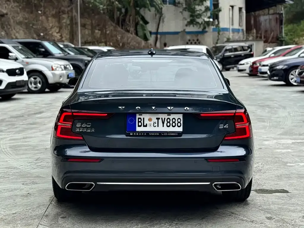 Volvo S60 — фото 10