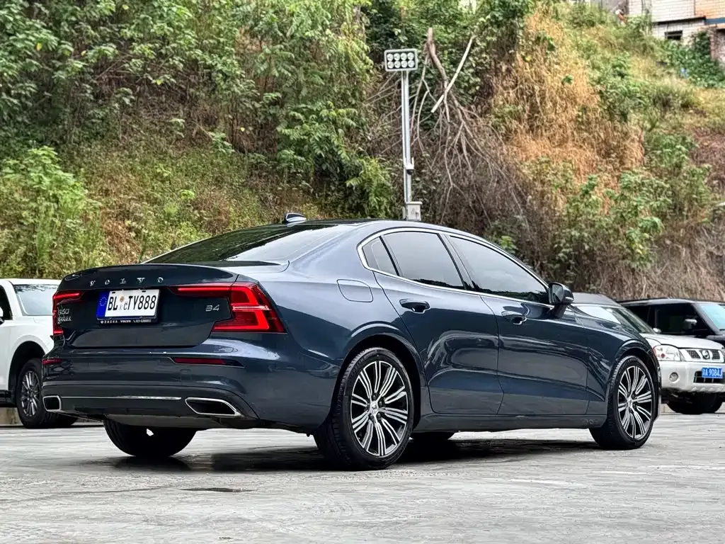 Volvo S60 — фото 9