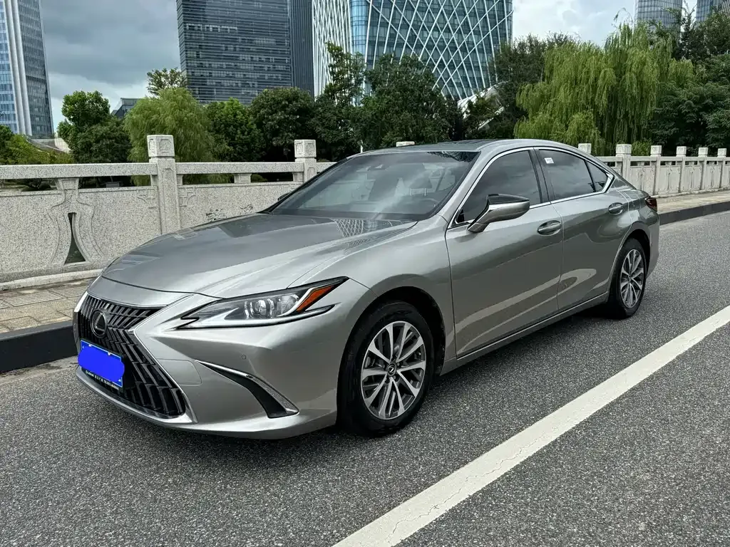 Lexus ES — фото 1