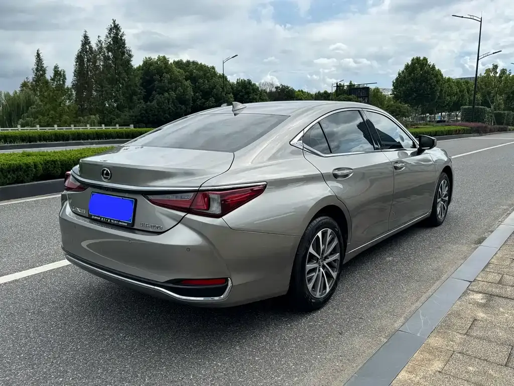 Lexus ES — фото 10