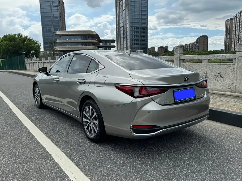 Lexus ES — фото 9