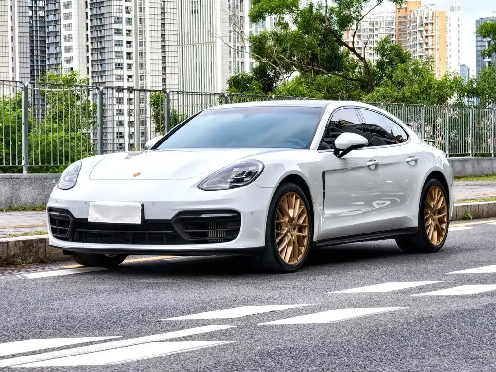Porsche Panamera — фото 1