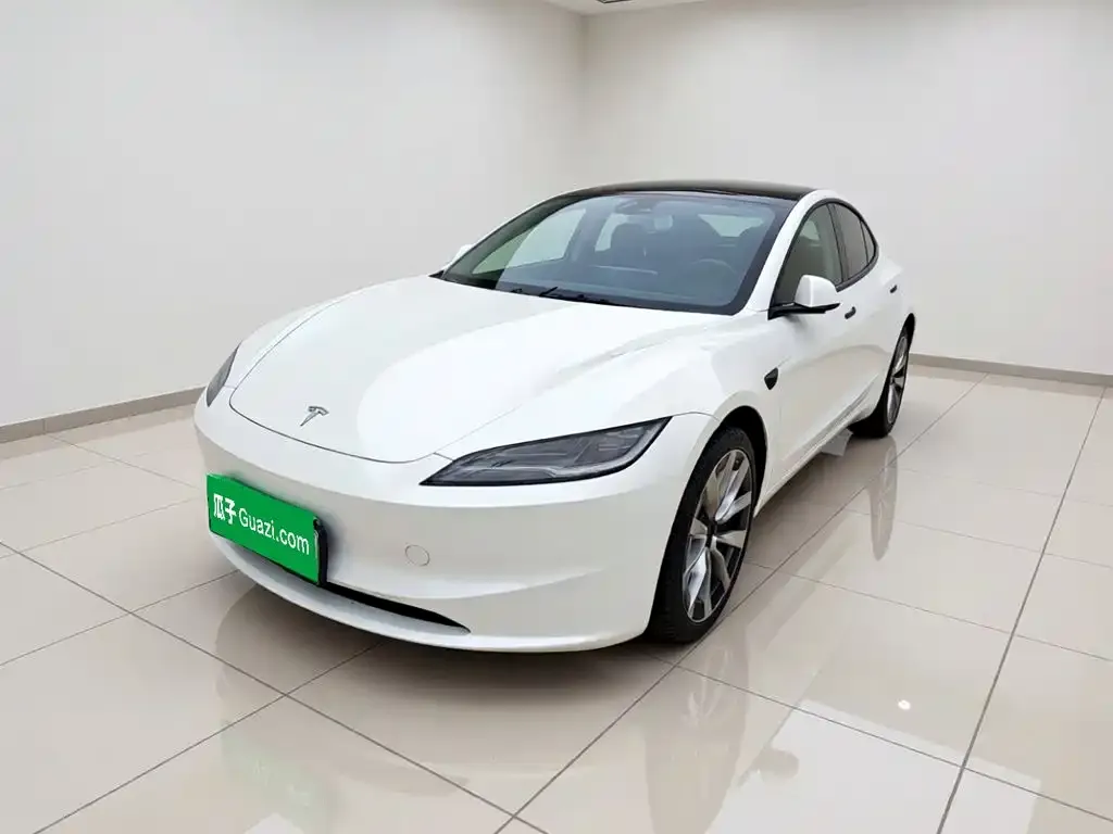 Tesla Model 3 — фото 1