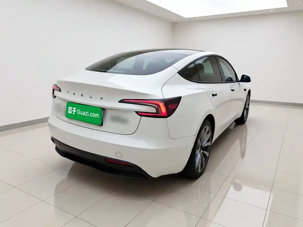 Tesla Model 3 — фото 2