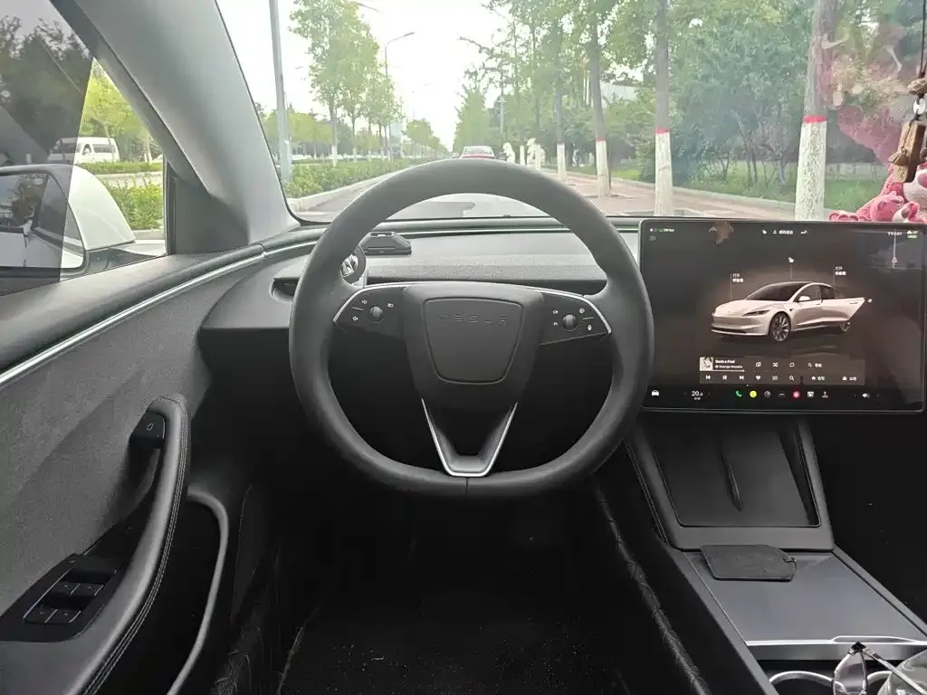 Tesla Model 3 — фото 8