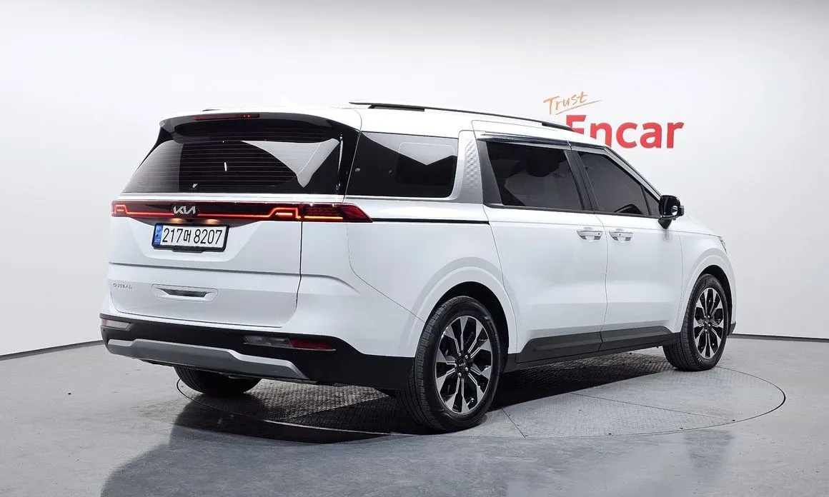 Kia Carnival — фото 4