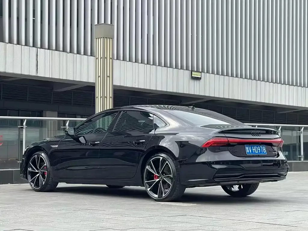 Audi A7L — фото 10