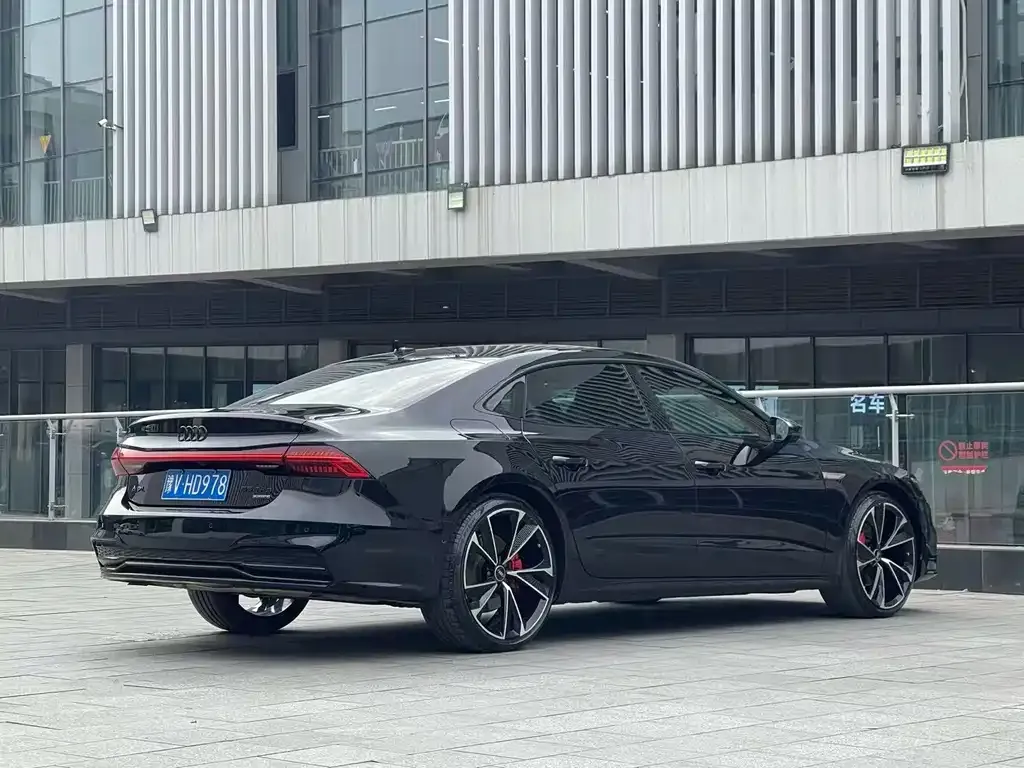 Audi A7L — фото 6