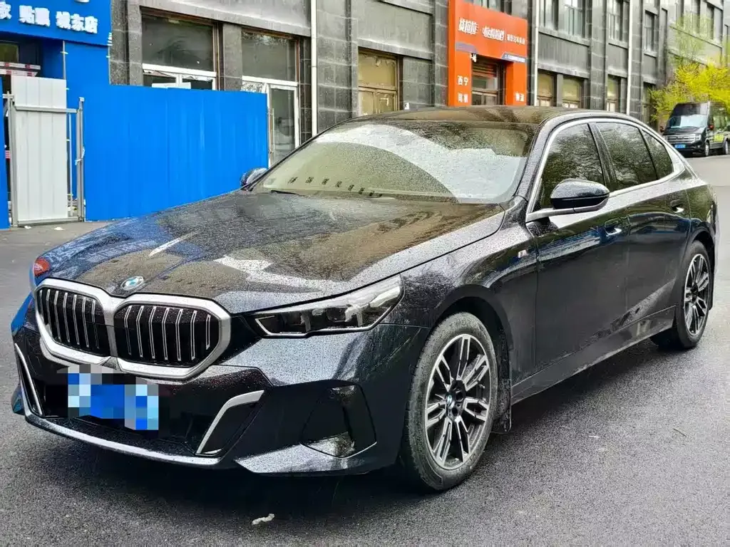 BMW 5 Series — фото 1