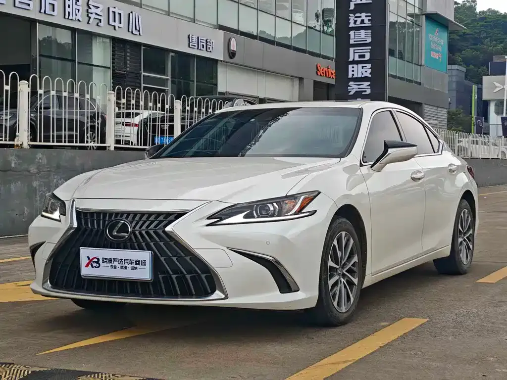 Lexus ES — фото 1