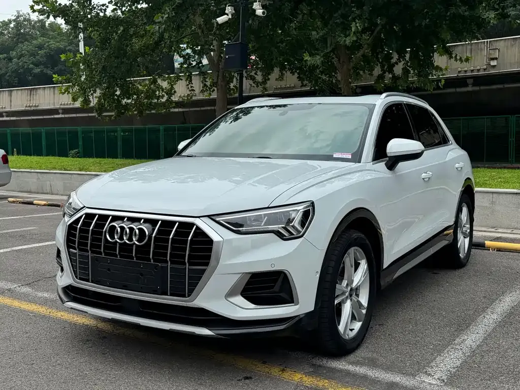 Audi Q3 — фото 1