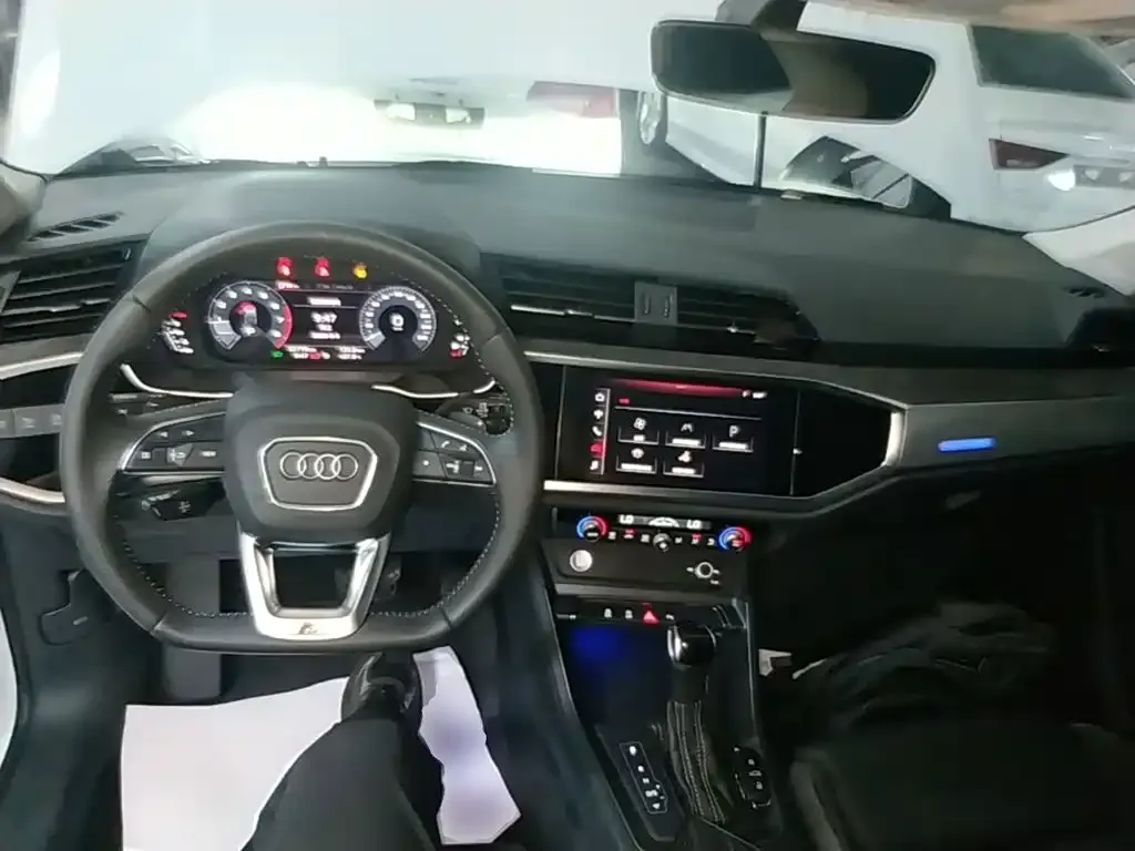 Audi Q3 Sportback — фото 10