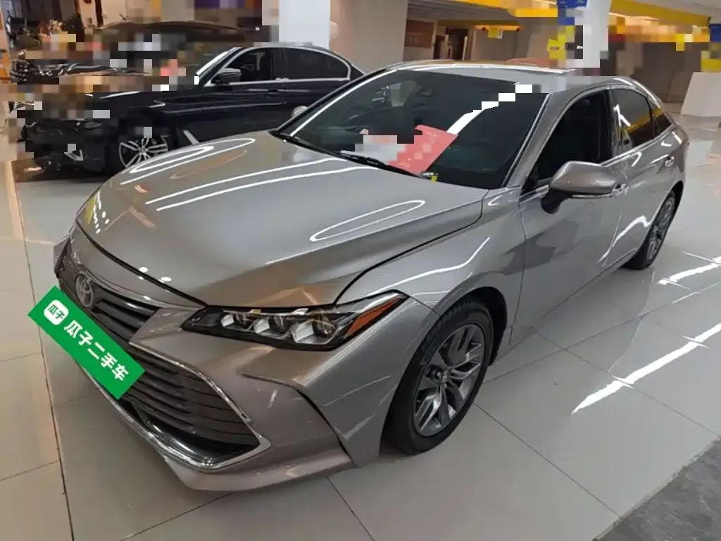 Toyota Avalon — фото 1