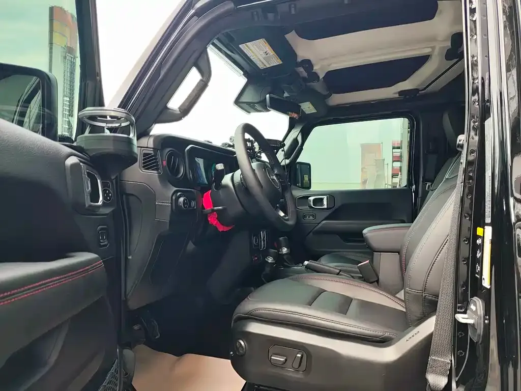 Jeep Wrangler — фото 10