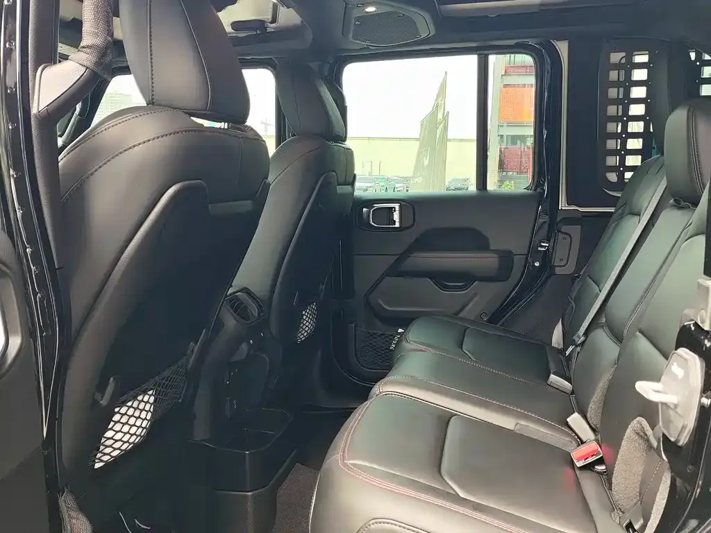 Jeep Wrangler — фото 9