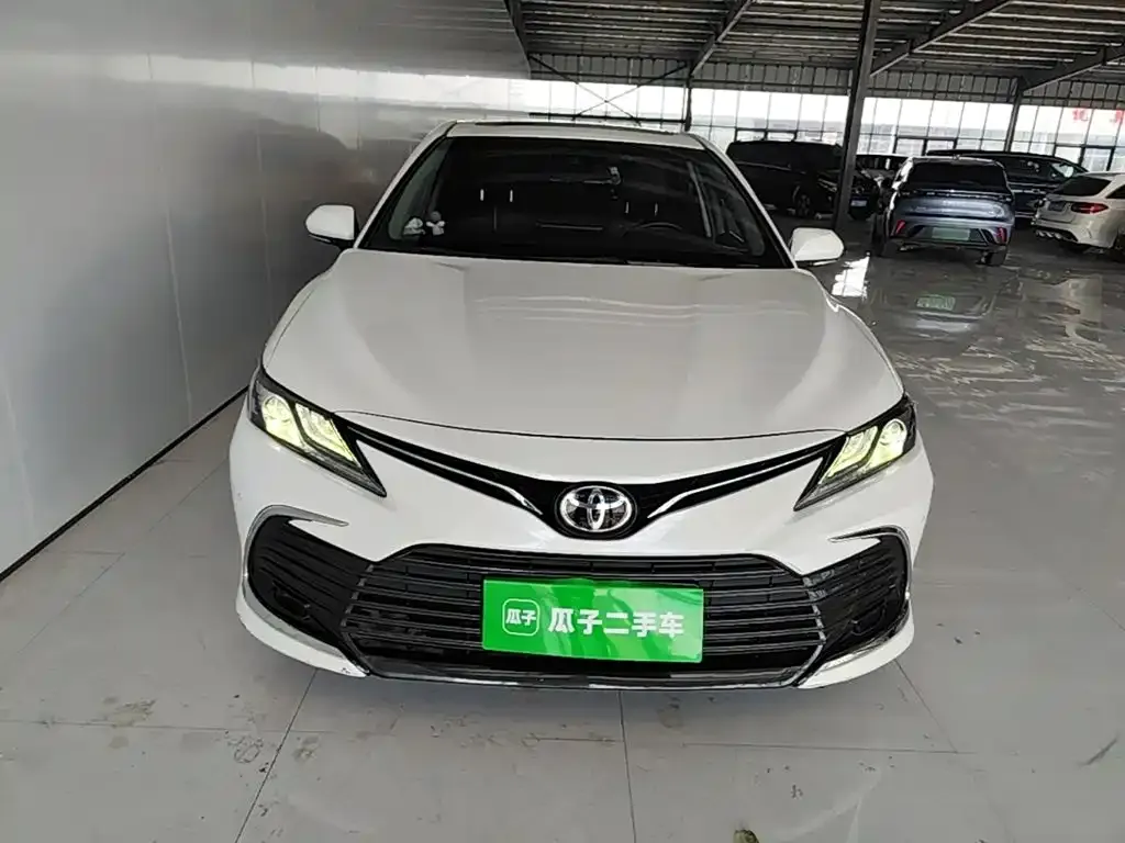 Toyota Camry — фото 5