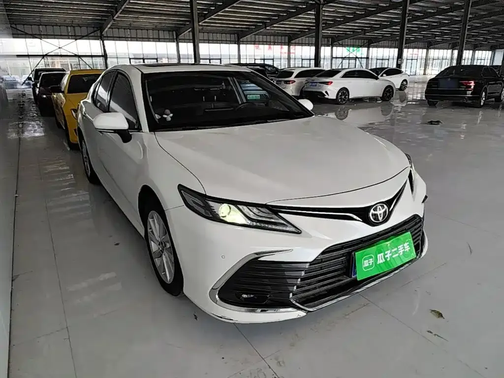 Toyota Camry — фото 3