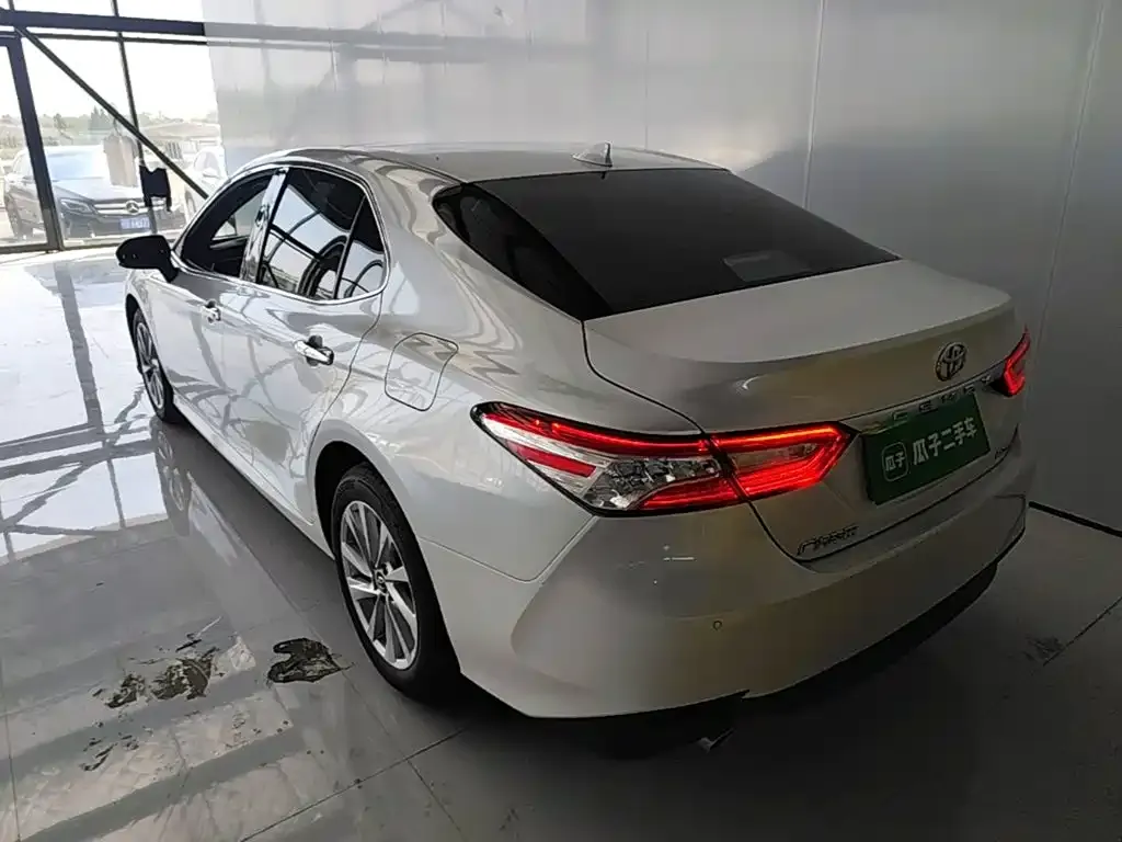 Toyota Camry — фото 8