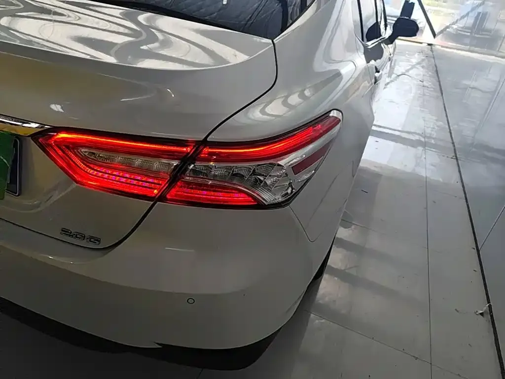 Toyota Camry — фото 4