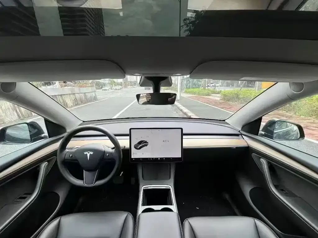Tesla Model Y — фото 4