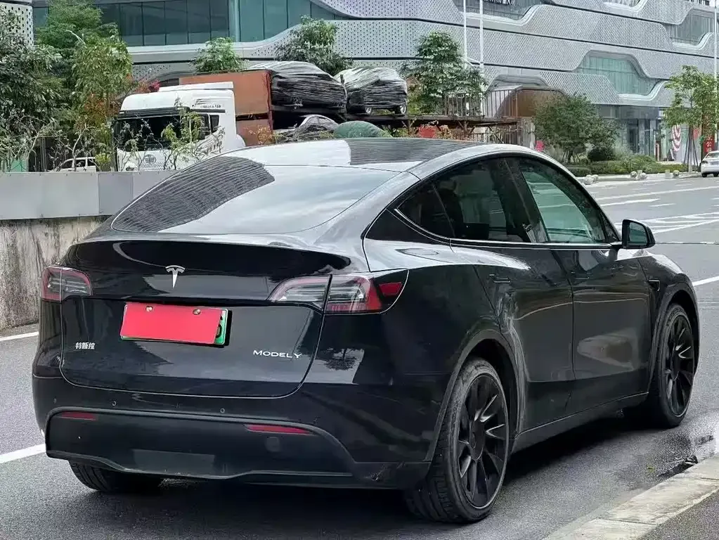 Tesla Model Y — фото 7