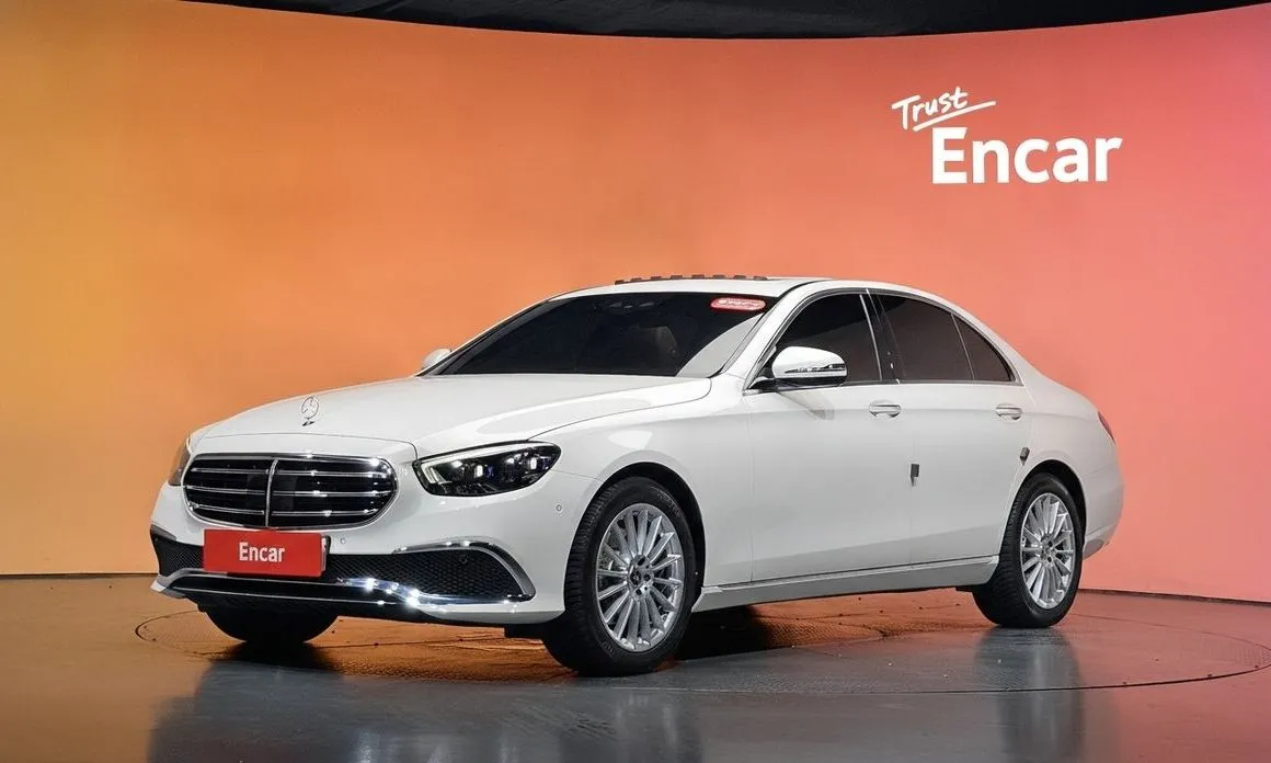 Mercedes-Benz E-Class — фото 1