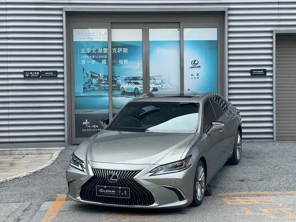 Lexus ES — фото 1